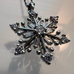 Elegant Silver Snowflake Pendant Necklace